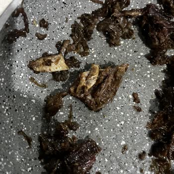 Baştacı Kavurmasının Kötü Kokusu Çürük Tadı Ve Zehirlenme Riski