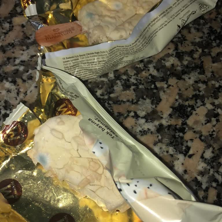 Küflü Ve Buzlu Magnum Mini Dondurmanın Ücret İadesi Talebi
