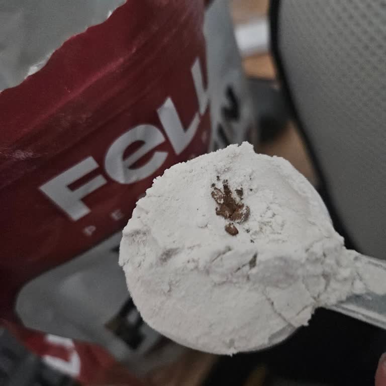 Fellas Whey Protein Tozunda Siyah Parçalar Ve Tat Değişikliği Hakkında Şikayet