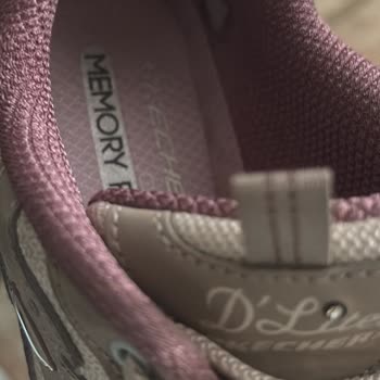 Skechers D'Lites Model Ayakkabısının Taban Soyulması Ve İade Talebi