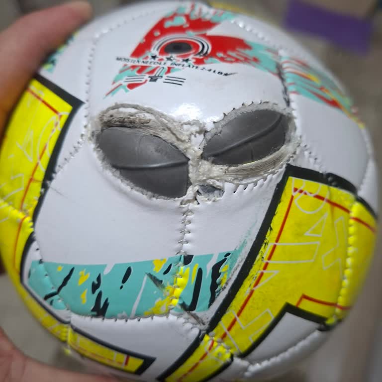 Ayıplı Futbol Topu Ve Mağaza Çalışanının Saygısız Davranışı