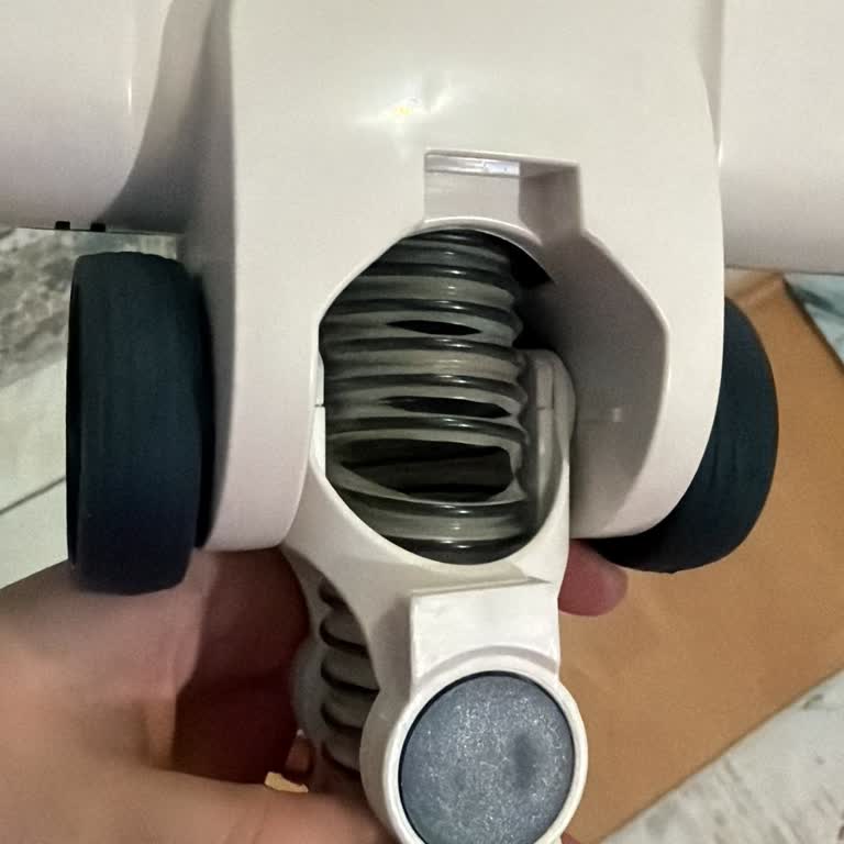 Kırılan Boru Nedeniyle Kullanılamaz Duruma Gelen Süpürge Ve Servis İletişimsizliği