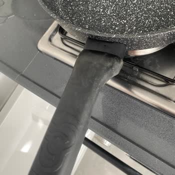Korkmaz Tencerenin İç Kısmında Kabarma ve Kulplarında, Soyulmalar Meydana Geldi