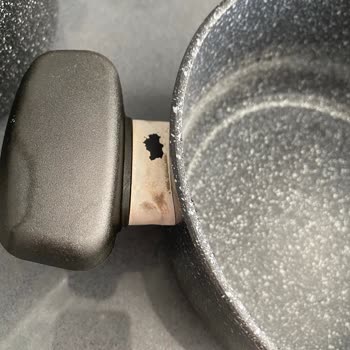 Korkmaz Tencerenin İç Kısmında Kabarma ve Kulplarında, Soyulmalar Meydana Geldi