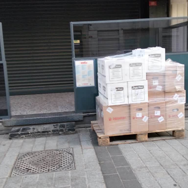 Yol Kenarında Bırakılan Soğuk Gıda Kolileri Gıda Güvenliğini Tehlikeye Atıyor