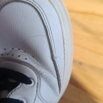 FLO’dan Aldığım Adidas Sneaker’da Çatlama Ve Garanti Talebi