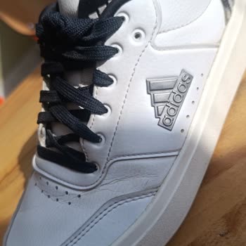 FLO’dan Aldığım Adidas Sneaker’da Çatlama Ve Garanti Talebi