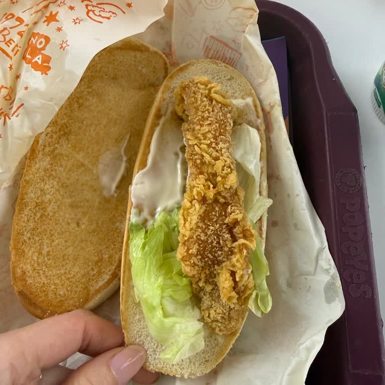 Popeyes Çorlu Şubesinde Küçük Ve Kuru Sandviç Şikayeti