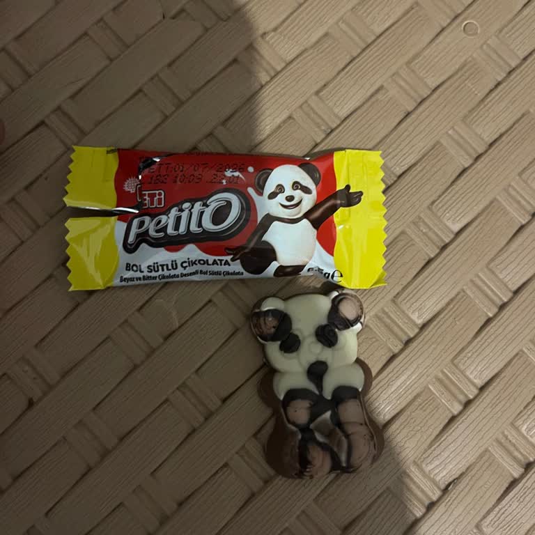 Petito Çikolatasının Kalitesiz Görünümü Ve Çocuk Güvenliği Endişesi