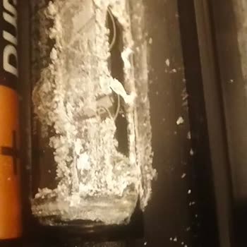Батарейка Duracell протекла в пульте спустя несколько месяцев использования