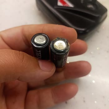 Батарейка Duracell Взорвалась в Детском Радиоуправляемом Автомобиле, Создав Угрозу