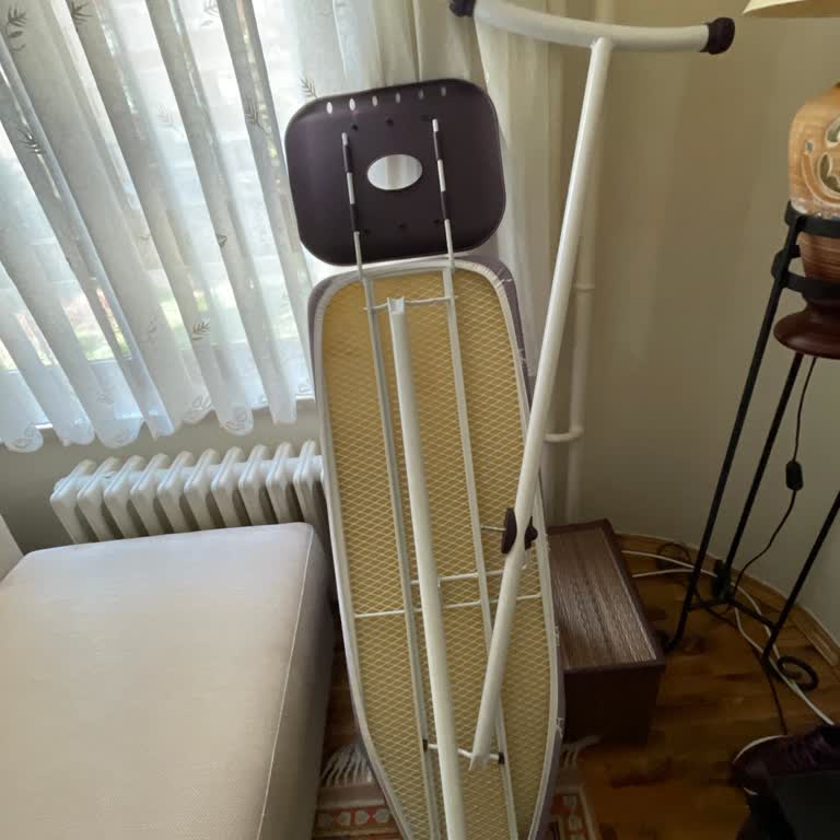 Gazelle Ütü Masası Kısa Sürede Parçaları Kırıldı, Bez Hızla Yıprandı