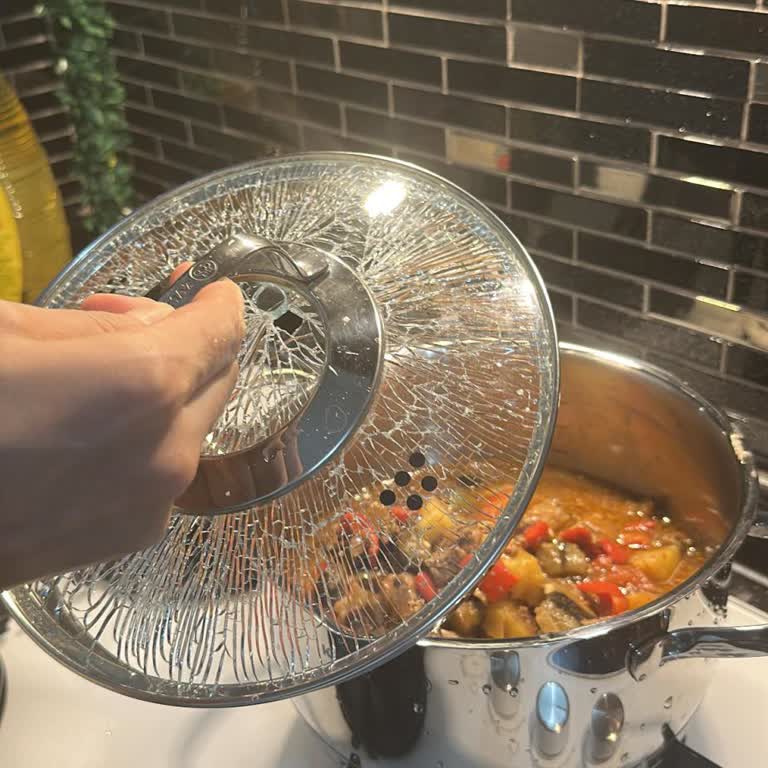 Kırılan Kapağı Ve Lekelenen Dibiyle Kullanılamaz Korkmaz Tencere Setine İade Talebi