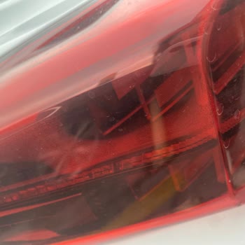 Arka Stop Farındaki Buğulanma Ve Su Damlacıkları Garanti Kapsamında Değişim Talebi