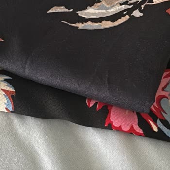 Beklenen Siyah Şallar Lacivert Çıktı: Renk Tutarsızlığı Ve Değişim İsteği