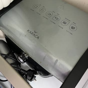 Karaca Züccaciye Plakalar Yandı, Zamanla Çizildi Ve Hatta Paslanma Oluştu