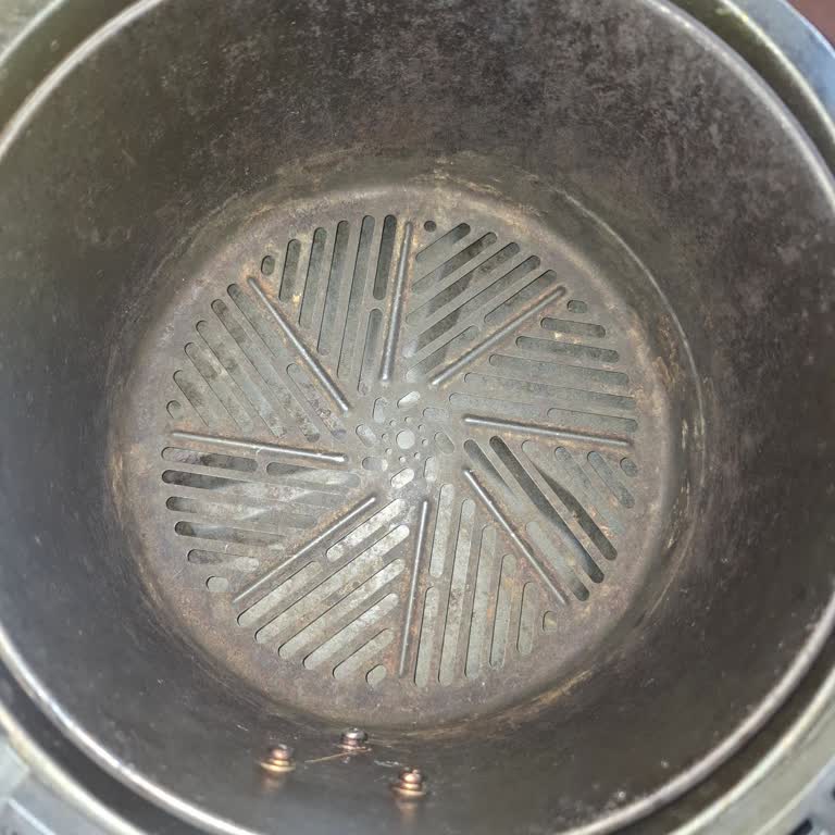 Kumtel Air Fryer İç Haznesinde Küflenme Ve Soyulma