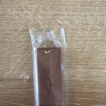 Bursa BİM Stork Merci Çikolatasında Canlı Kurt Görüldü