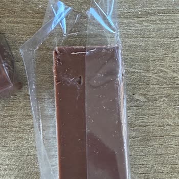 Bursa BİM Stork Merci Çikolatasında Canlı Kurt Görüldü