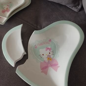 Aras Kargo’da Kırılabilir Tabakların Dikkatsiz Taşınması