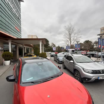 Etiler Dünya Göz Hastanesi Otoparkta Vale Zorunluluğu Yanıltıcı Ve Saygısız Tutum
