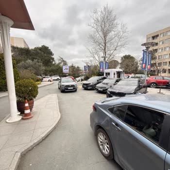 Etiler Dünya Göz Hastanesi Otoparkta Vale Zorunluluğu Yanıltıcı Ve Saygısız Tutum