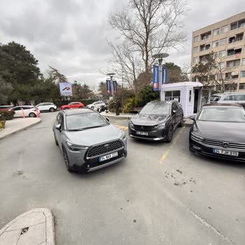 Etiler Dünya Göz Hastanesi Otoparkta Vale Zorunluluğu Yanıltıcı Ve Saygısız Tutum