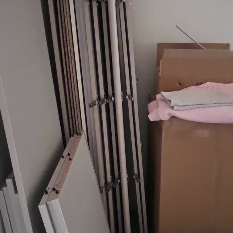 Alt Tablası Kırık Gardırop İçin Hızlı Parça Değişimi İsteği