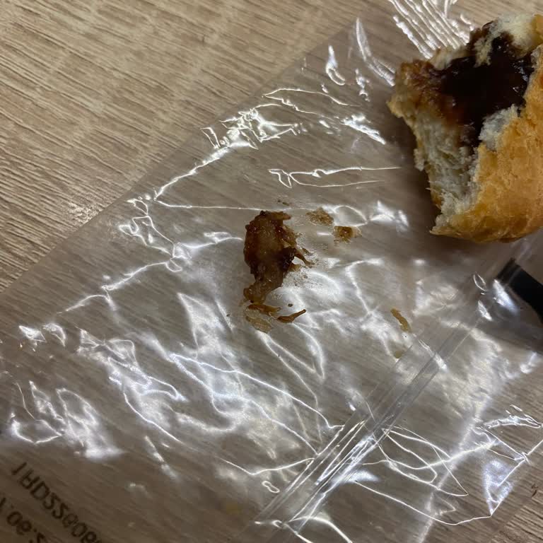 UNO Kruvasanı İçinde Solucan: Hijyen Skandalı Ve İade Talebi