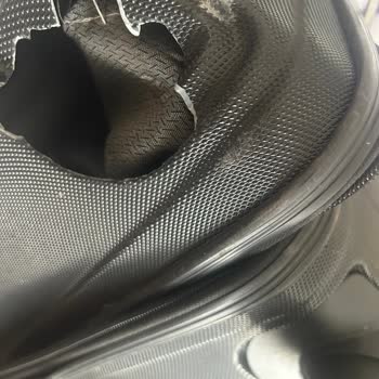 Az Kullanılmış Bavulun Tekerleği Kırıldı Ücretsiz Değişim Talebi