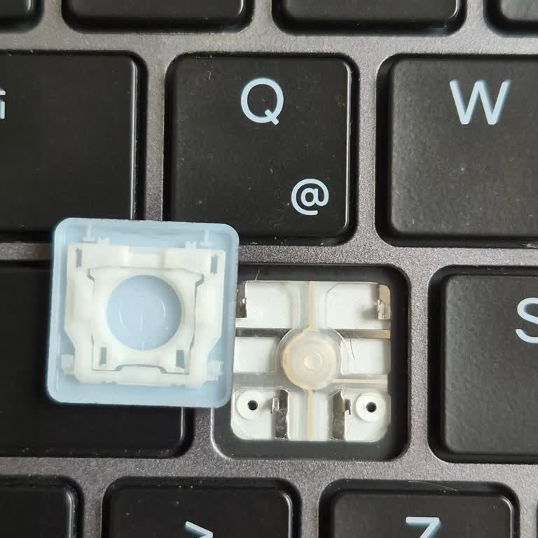 Garanti Kapsamındaki Kırık Klavye Tuşu Ve İletişimsiz Servis