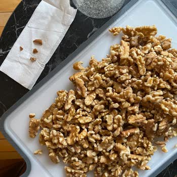 Harras Markalı Ceviz Paketi İçindeki Kırık Kabuklar Diş ve Boğaz Tehlikesi