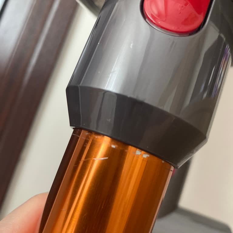 Dyson V10 Süpürgenin Boru Bağlantısındaki Aşırı Oynama Ve Garanti Kapsamında Parça Değişimi Talebi