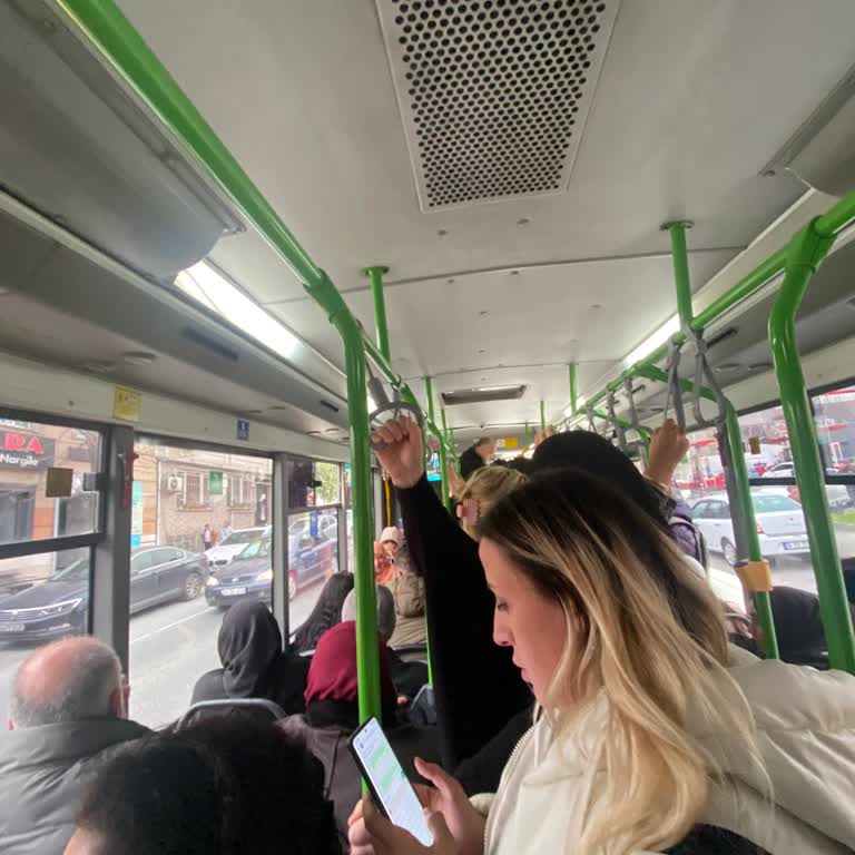 35D Hattında Dolu Otobüsler Ve Uzun Bekleme Süreleri