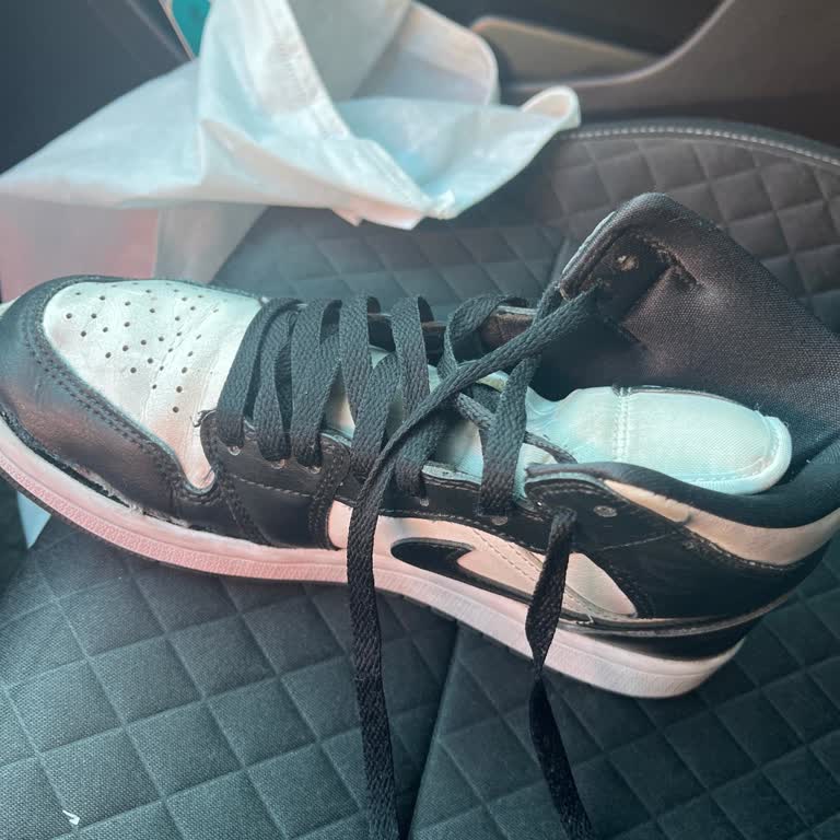 Ayıplı Ayakkabının Açılması Ve Fatura Talebi Nedeniyle Mağaza Yardımsızlığı