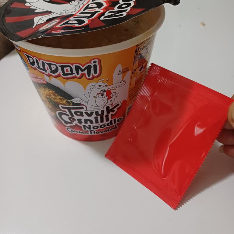 Boş Çeşni Paketiyle Gelen Noodle Ürünü İçin Değişim Talebi