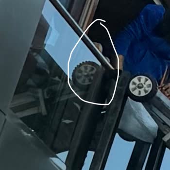 Kolay Taşın Taşınma Sırasında Cam Kırıldı Ve Kadınlara Hakaret Edildi