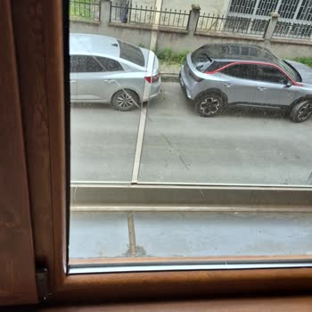 Kolay Taşın Taşınma Sırasında Cam Kırıldı Ve Kadınlara Hakaret Edildi