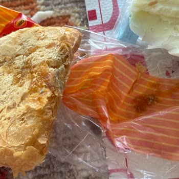 Müşteri Sağlığını Tehdit Eden Küflü Tost Ekmeği Ve Kaşar Peyniri