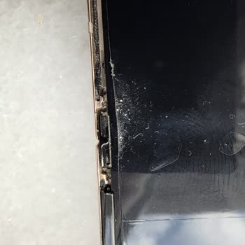 Samsung Galaxy Fold 4 Katlanan Yerinden Duman Çıktı Ve Cihazı Kapanarak Güvenlik Riski Oluşturdu