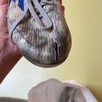 Adidas F50 Kramponlarda Yırtık Ve İç Astar Deformasyonu