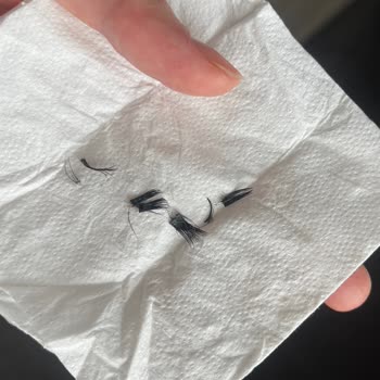 Luxe Aura Beauty Studio Hem İşlem Sırasında Hem Sonrasında Ciddi Acı Ve Rahatsızlık Yaşadım