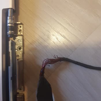 HP Spectre 13 X2 Split Menteşe Arızası Ve Parça Bulunamaması Nedeniyle Onarım Veya Değişim İsteği