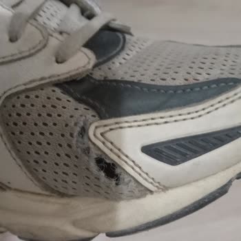 5 Ayda Erken Yırtılan Reebok Ayakkabısı Mağaza Tarafından Reddedildi