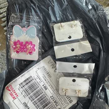 Makewell'den Eksik Hello Kitty Küpesi Ve Yanlış Renk Kelebekli Küpe Şikayeti