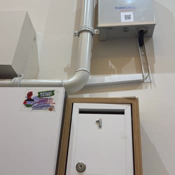 Superonline'un Çirkin Kablo Tesisatı Ve Düzeltme İhmali