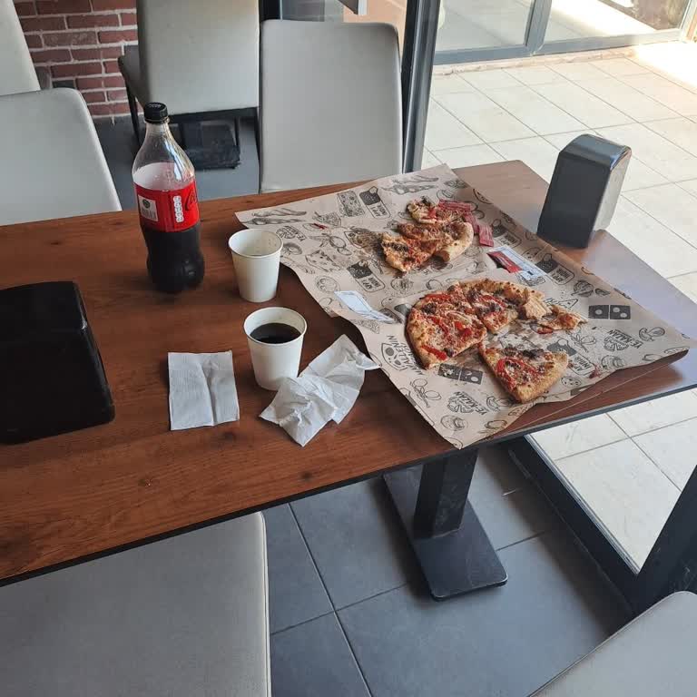 Domino's Şubesinde Soğuk Pizza Ve İletişim Sorunu