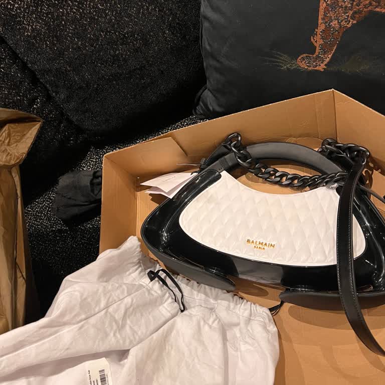 Beymen Online'da Balmain Çanta Orijinal Kutusuz Ve Belgeler Eksik Gönderildi
