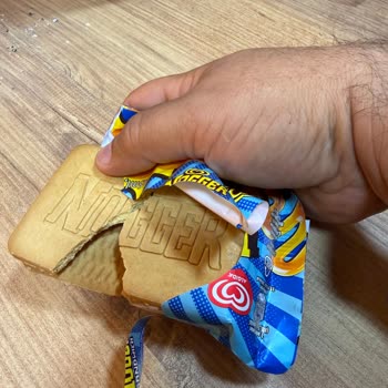 Yarım Dondurma Çocuğun Psikolojisini Bozdu, İki Gün Ağladı