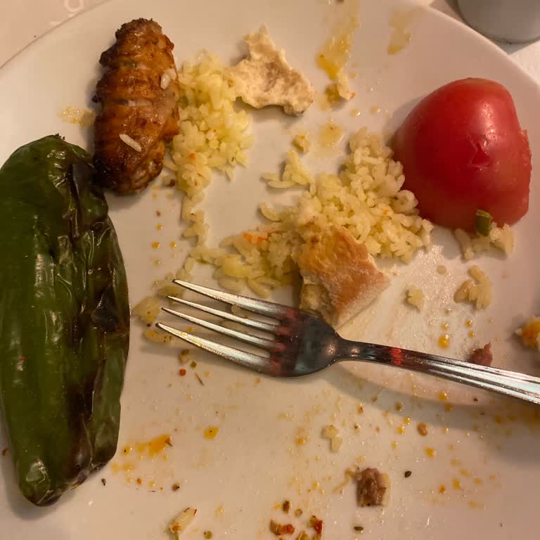 Aşırı Fiyatlı İftar Menüsü Ve Yetersiz Porsiyon